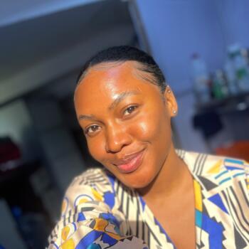 Babysitter Manchester: Priscillia