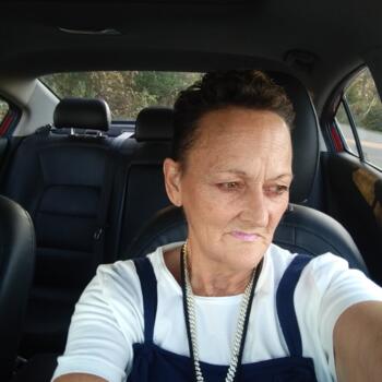 Babysitter in Dade City: Tina