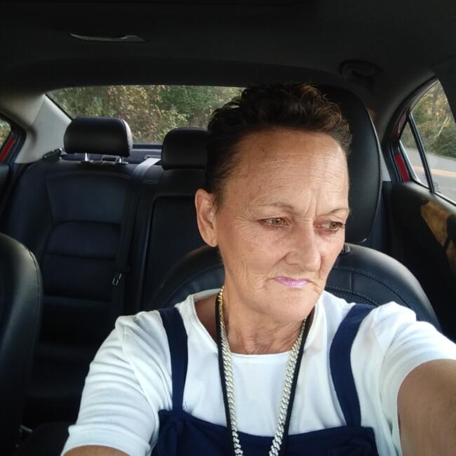 Babysitter in Dade City: Tina