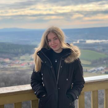 Babysitter in Veszprém: Virág