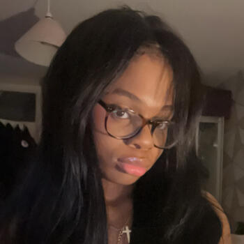 Niñera en Mánchester: Yellenna