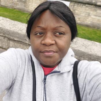 Babysitter in Paris: Arlete julia tekassala