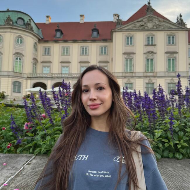 Baby-sitter in Toronto: Dariia