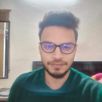 नई दिल्ली में बेबीसिटर: Shivam
