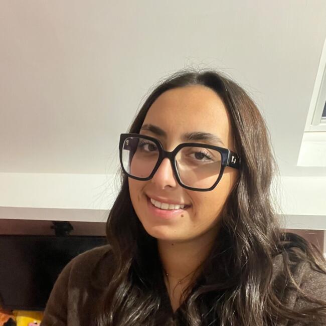 Babysitter in Curgies: Lina