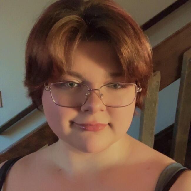 Babysitter in Granger (Washington): Violet