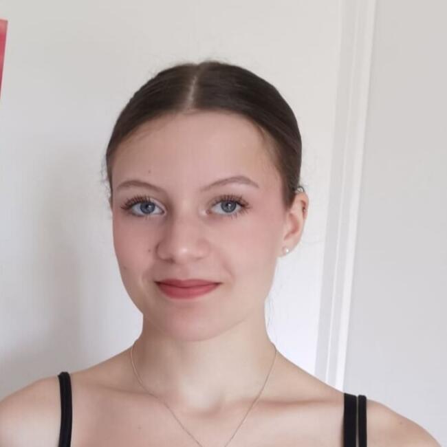 Babysitter in Jouy-sur-Morin: Enora