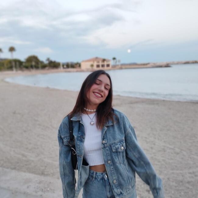 Babysitter in Nanterre: Perlène