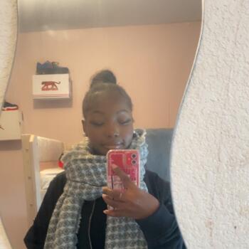 Babysitter in Amfreville-la-Mi-Voie: Loraine