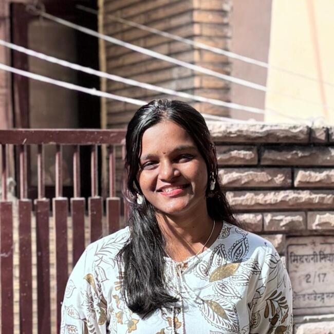 नई दिल्ली में बेबीसिटर: Nidhi