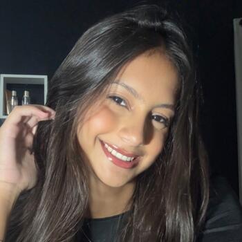 Babysitter in Divinópolis: Livia