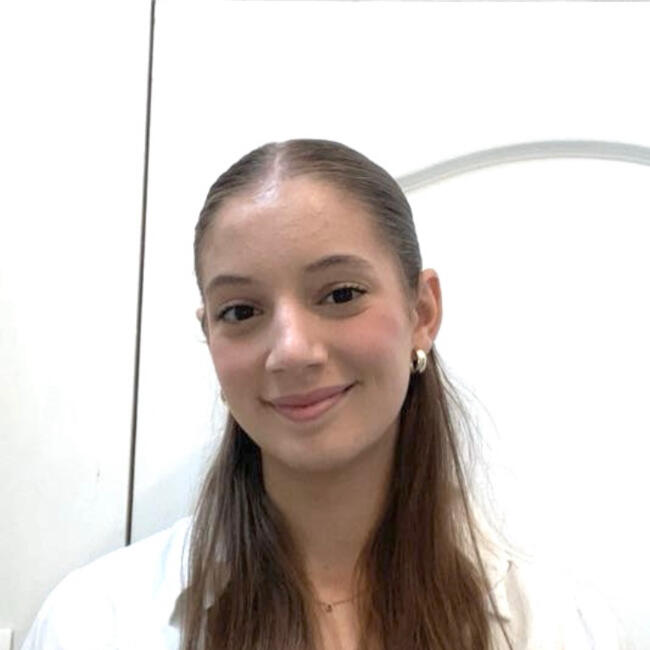 Babysitter in Cheffes: Ange