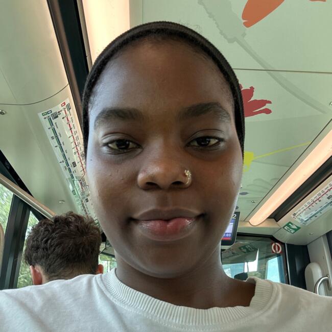 Babysitter in Angers: Salya ines