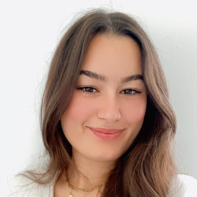 Babysitter in Cannes: Ranim