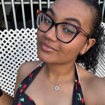 Babysitter in Corozal: Genesis Clemente 