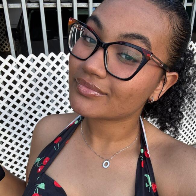 Babysitter in Corozal: Genesis Clemente 