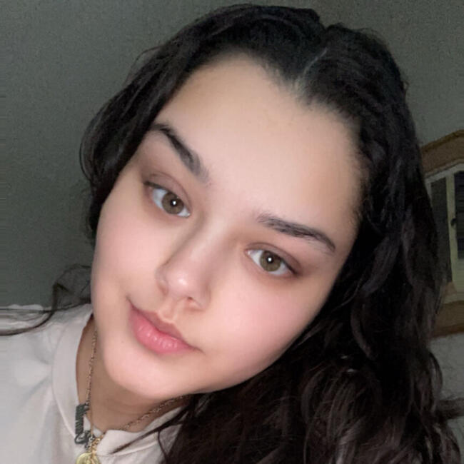 Babysitter in Paris: Camila