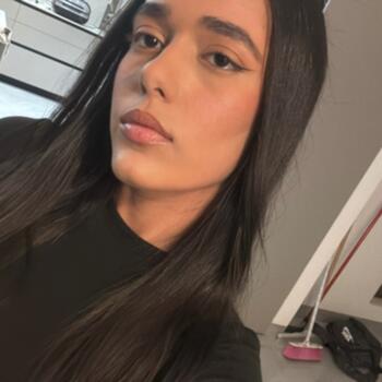 Babysitter in Yehud: נויה