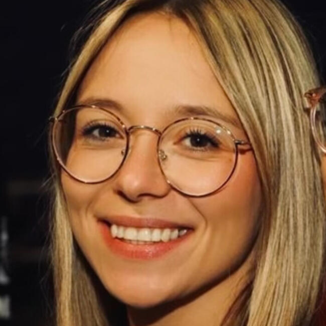 Babysitter in Tournai: Elenyse