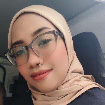 Singapore Island的临时保姆工作: 临时保姆工作 Fikriyah