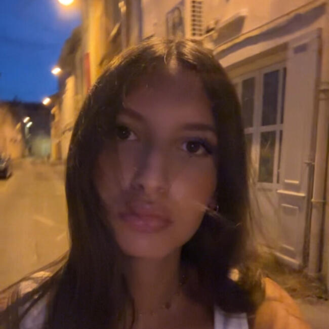 Babysitter in L'Isle-sur-la-Sorgue: Najla