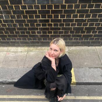 Babysitter in London: Violet