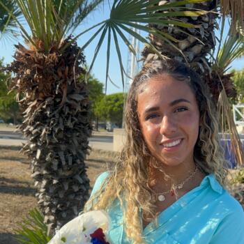 Baby-sitter Port-Saint-Louis-du-Rhône: Lyna