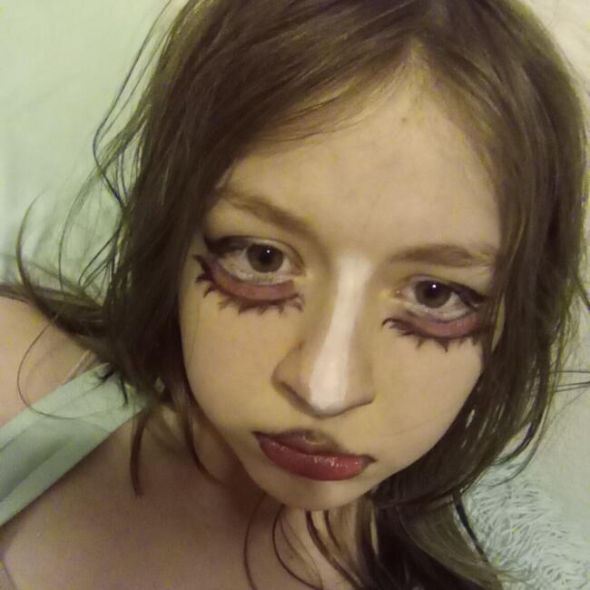 Babysitter in Show Low: Eyrebella