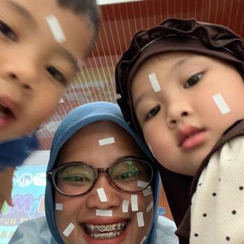 Babysitting job in Tasikmalaya: babysitting job Eren