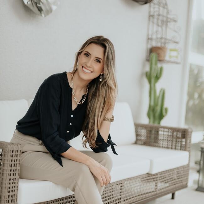 Emprego de babá em Cascavel: Thaisy Fernanda