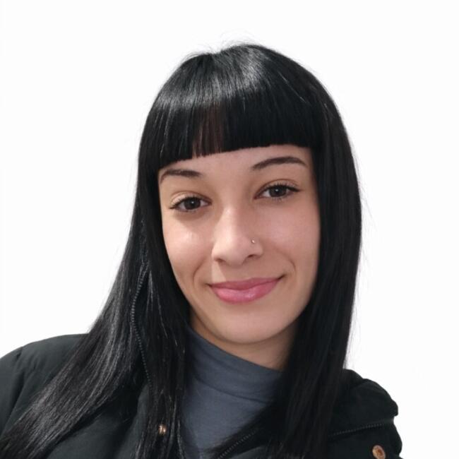 Babysitter in Guernica: Camila