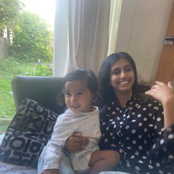 布拉德福德的臨時保母工作: 臨時保母工作 Monika