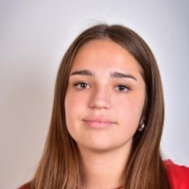 Babysitter in Thuir: Louise