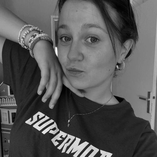 Babysitter in Saint-Sauvant: Sarah