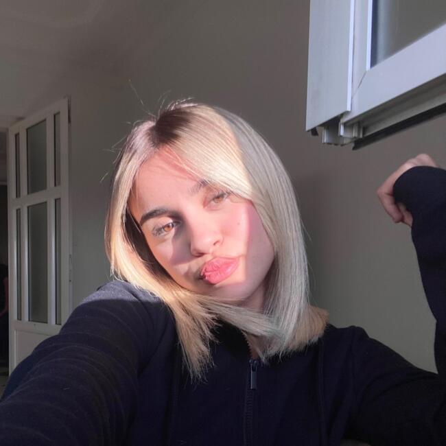 Babysitter in Algiers: Lyna