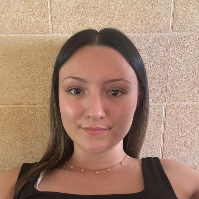 Babysitter in Saint-Etienne-de-Tulmont: Louna