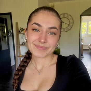 Babysitter in Grenoble: Flora