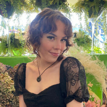 Babysitter in Dunedin: Olivia