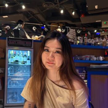 位于新加坡的临时保姆: Emily