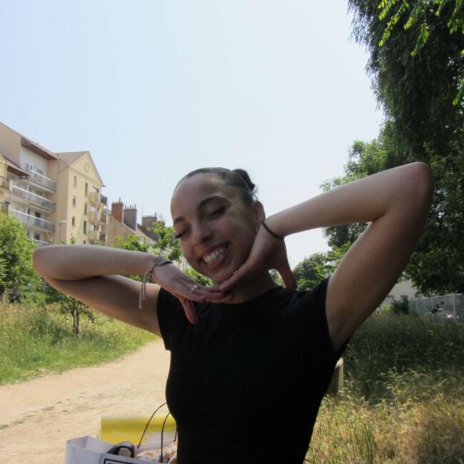 Babysitter in Chevigny-Saint-Sauveur: Selma