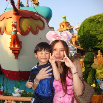 Babysitter in Singapore: Elizabeth