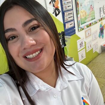 Babysitter Cartago: Angie