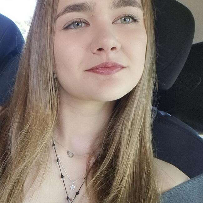 Babysitter in Central Coast: Mikaela