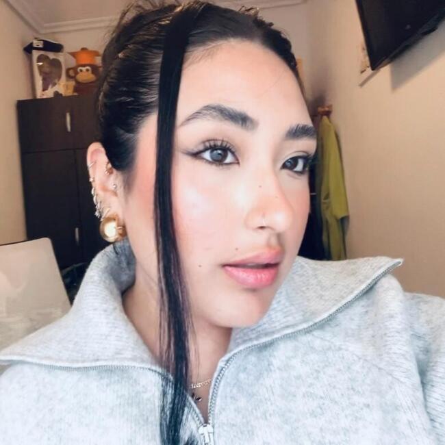 Babysitter in Burgos: Yessenia Valeria