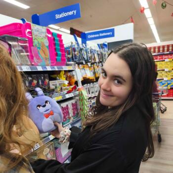 Babysitter in Val-de-Reuil: Lizzie