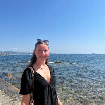 Babysitter in Paris: Amandine