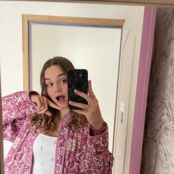 Babysitter in Sainte-Catherine-de-Fierbois: Alizéa