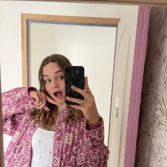 Babysitter in Sainte-Catherine-de-Fierbois: Alizéa