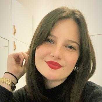 Baby-sitter in Toulon: Axelle