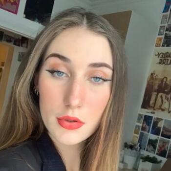 Babysitter in Paris: Lena